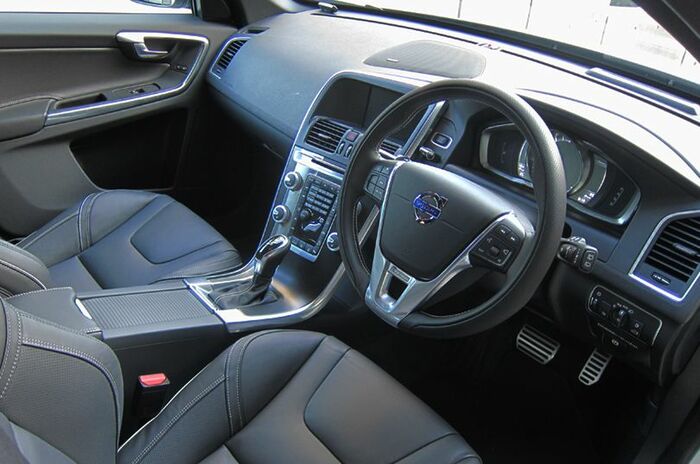 ボルボ XC60 T6 AWD Rデザイン｜Volvo XC60 T6 AWD R-Design