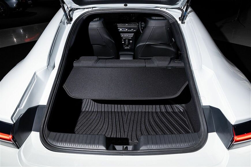 ホンダアクセスが開発した純正アクセサリーを装着したホンダ新型「プレリュード」