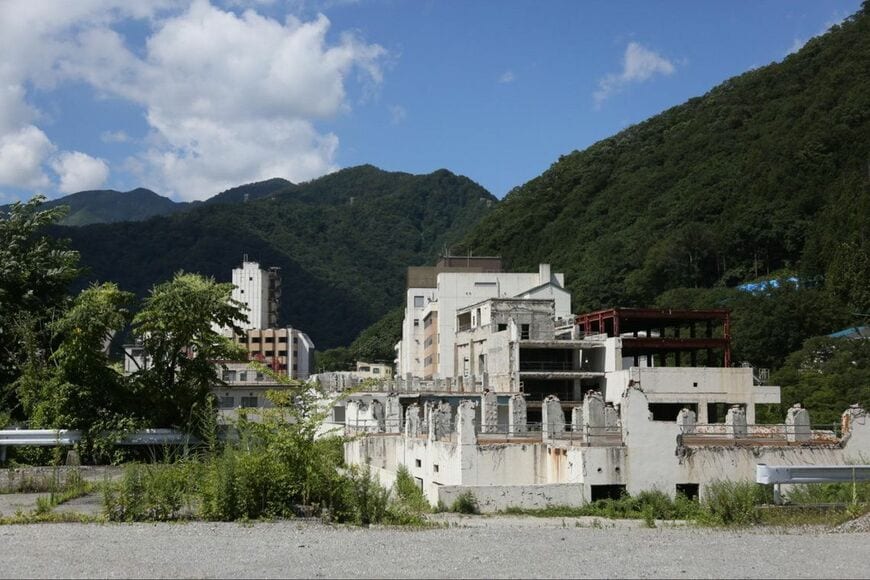 減築と再生が進む「旧一葉亭（旧ひがきホテル）」（写真：筆者撮影）