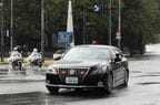 両陛下の警衛車トヨタ クラウンマジェスタ（210系）。 