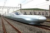 JR東日本の新幹線試験車両「ALFA-X」。先頭車は両側で形状が異なり、一方は鼻先が22mもある特異なデザインだ（撮影：尾形文繁）