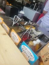 「丸亀うどーなつ もっちもち満喫セット」はさまざまなトッピングが選べる（筆者撮影）