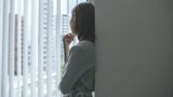 小川智夏さん（仮名・32歳）は奨学金500万円を借りて、GMARCHに進学した女性。在学途中に貸与額を減らしたり、就活時も現実的な観点から就職先を選んだことで、無理なく返済できていると語ります（写真：Graphs／PIXTA）