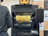 ユーハイムが開発した「THEO」。機械学習により、熟練職人の技を再現する（筆者撮影）