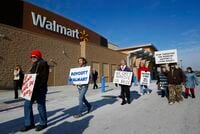 米ウォルマート､ブラックフライデーにスト 時間給の従業員が1600店で反乱