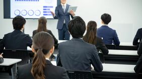 《就活超早期化》6月1日｢採用選考解禁｣だが…すでに｢1月開催｣合同企業説明会に｢早慶東大2年生1700人｣が殺到していた