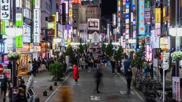 3次元の小学生少女ポルノ 10歳から歌舞伎町の｢トー横少女｣が帰宅できぬ訳 父からの虐待を､愛情として受け止めていた | 読書 | 東洋経済オンライン