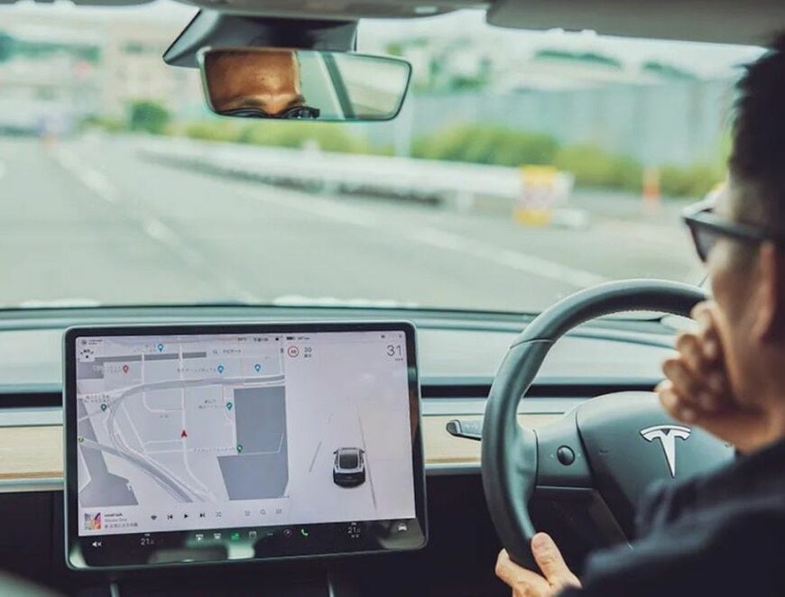 テスラの運転支援システム