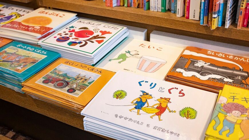出版不況、少子化にもかかわらず絵本が売れているようです（撮影：佐々木仁）