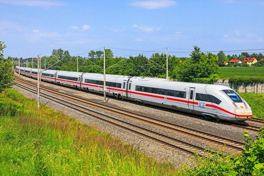 ドイツの新型高速列車「ICE4」（写真：Deutsche Bahn AG / Uwe Miethe）