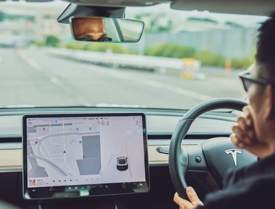 テスラの運転支援システム