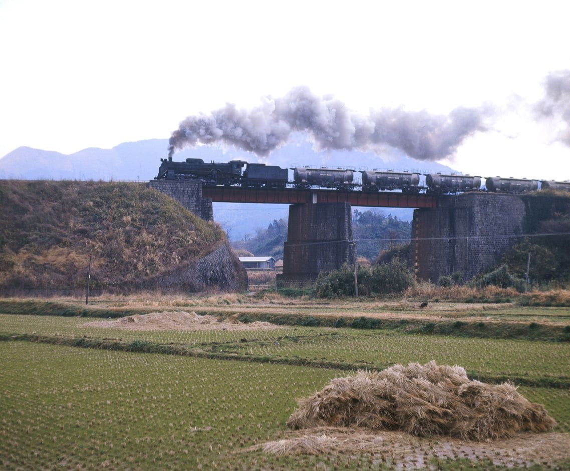 日田彦山線を走る貨物列車