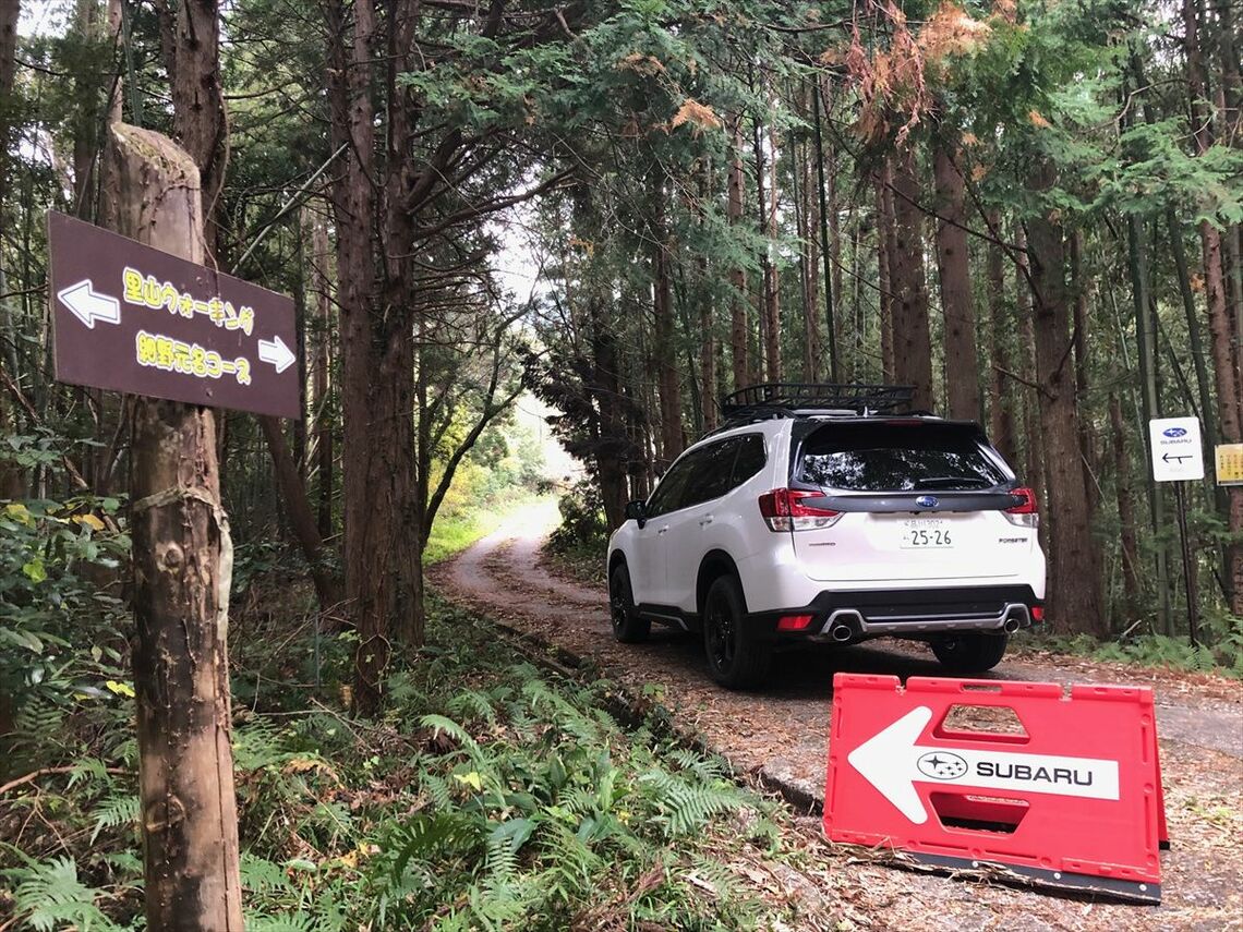 SUBARU里山スタジオに向かう鴨川市細野地区内の道