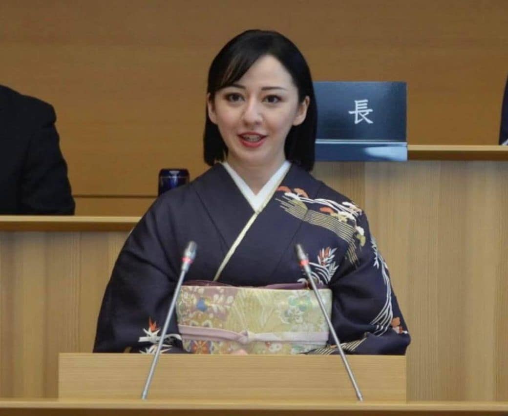 2026年2月の議会では和装で登壇。世田谷区議会では着物での質問登壇は数十年ぶりだったとか（写真：オルズグルさん提供）