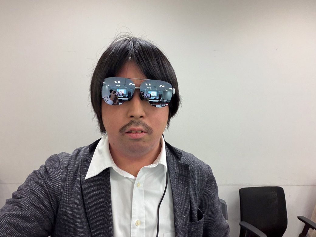 Legion Glasses Gen2をかけている様子