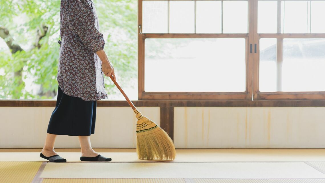人生100年時代を生き抜く最大の武器は「家事」だった。「老後と家事」にはどのような関係があるのだろうか(写真:Ushico/PIXTA)