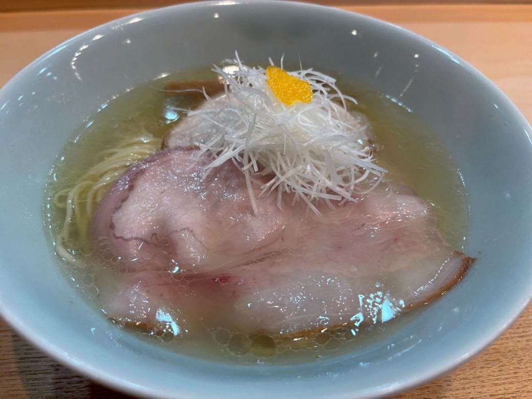 こちらは塩らぁ麺。1800円（筆者撮影）