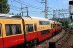 旧塗装時代の京阪8000系2階建て車側面には