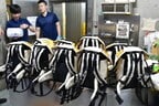ショルダーにタンクを入れる。重さは15kg以上に