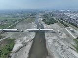 「釜無川橋梁ほか新設工事」の工事現場をドローンで空中から撮影（写真：JR東海）