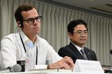 会見で記者の質問に耳を傾ける関西エアポートのムノント共同CEO（左）と山谷CEO（写真：traicy後藤卓也氏）
