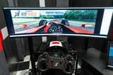 ドライビングシュミレーターなるものまで。プロレーサーも練習に使用する本格的なものだというが、少しニッチ過ぎる気もする（写真：フィットイージー提供）