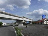 この近代的な架道橋も三江線の跡だ（筆者撮影）