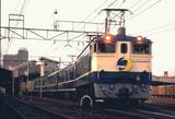 「カートレイン」を牽いて汐留駅を出発するEF65形1000番台（撮影：南正時）