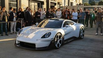 推定50万ドルとも言われる次世代スポーツカーがポルシェにとって重要な埠頭で公開された