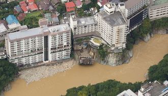 堤防決壊､その被害の全容を航空写真で見る