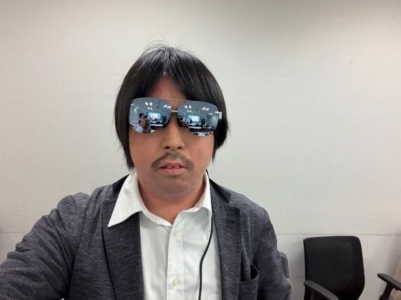 Legion Glasses Gen2をかけている様子