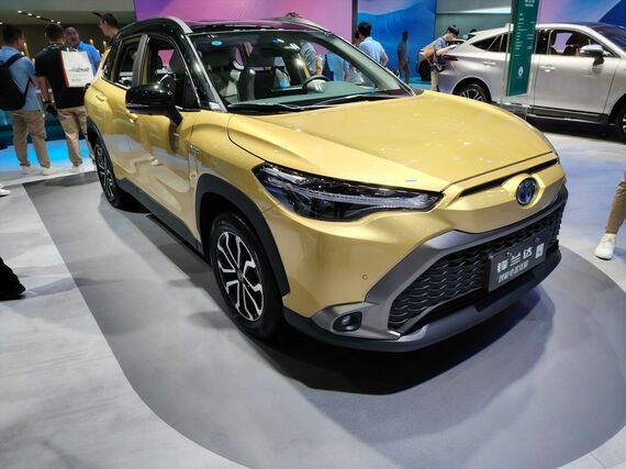 「カローラクロス」の兄弟車となる「フロントランダー」(筆者撮影)