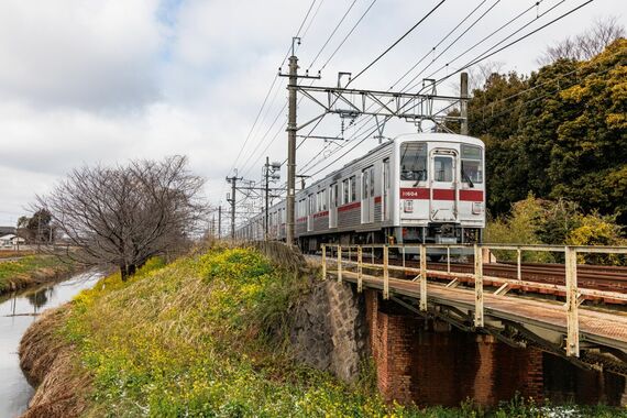 鷲宮駅下り方の東武電車