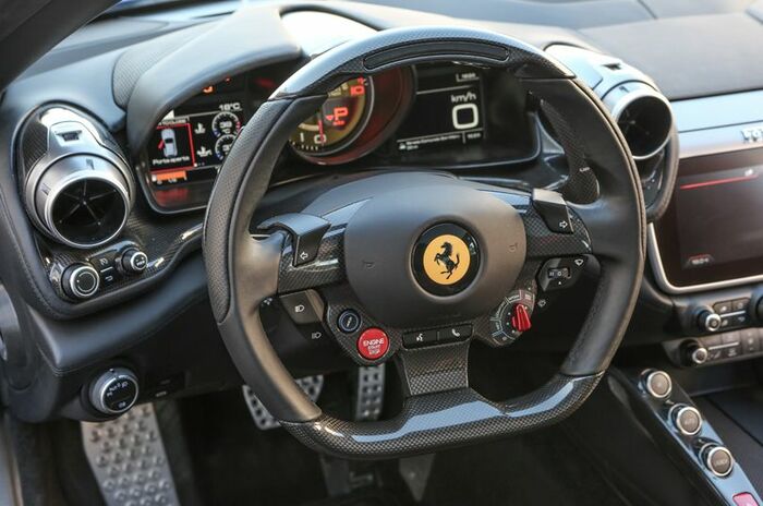 フェラーリ GTC4 ルッソT｜Ferrari GTC4Lusso T