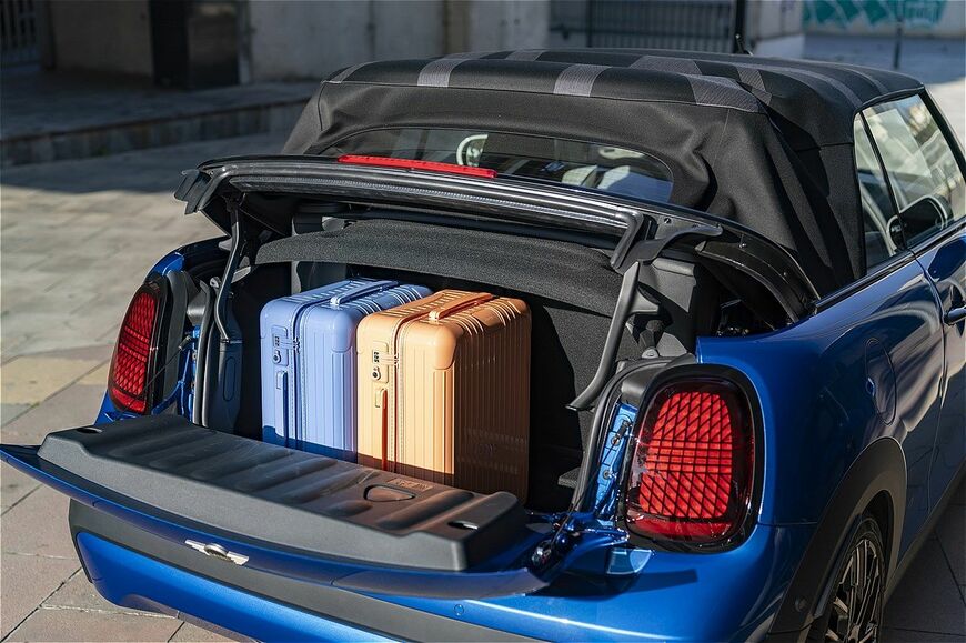 MINI（ミニ）の新型「ミニ・クーパー・コンバーチブルS」（写真：MINI）