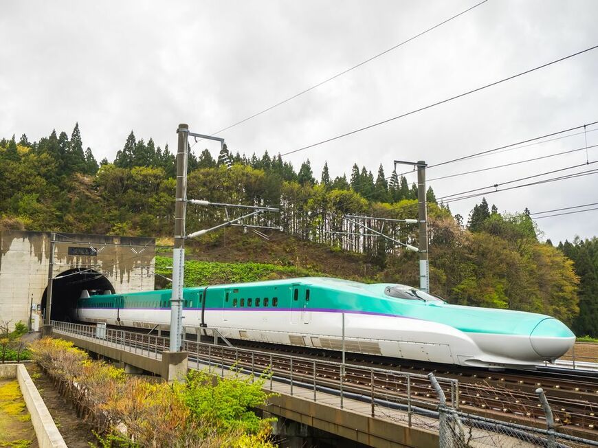 難工事の末に開通した青函トンネルと北海道新幹線（写真：T2 / PIXTA）