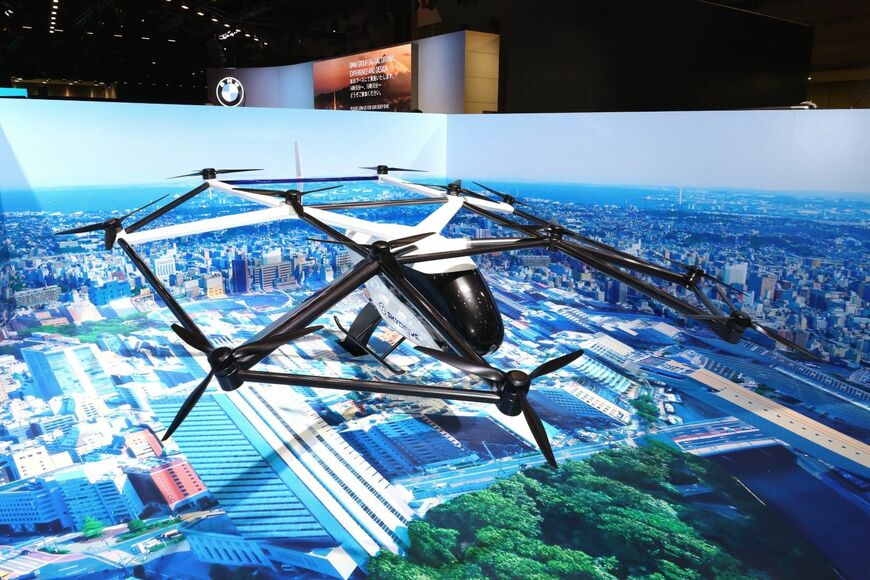 「空飛ぶクルマ」。SkyDriveとの協業で生産を担当。2024年春からの製造を目指す（写真：尾形文繁）