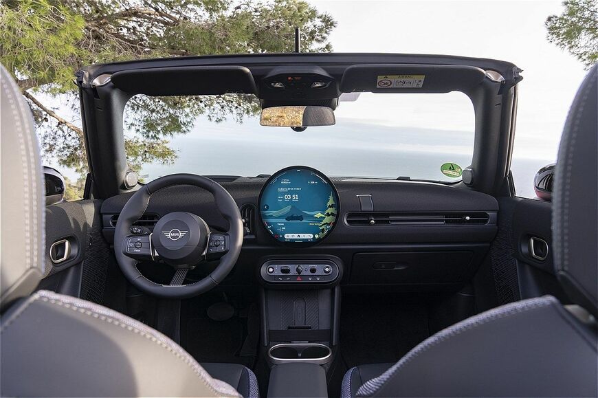 MINI（ミニ）の新型「ミニ・クーパー・コンバーチブルS」（写真：MINI）