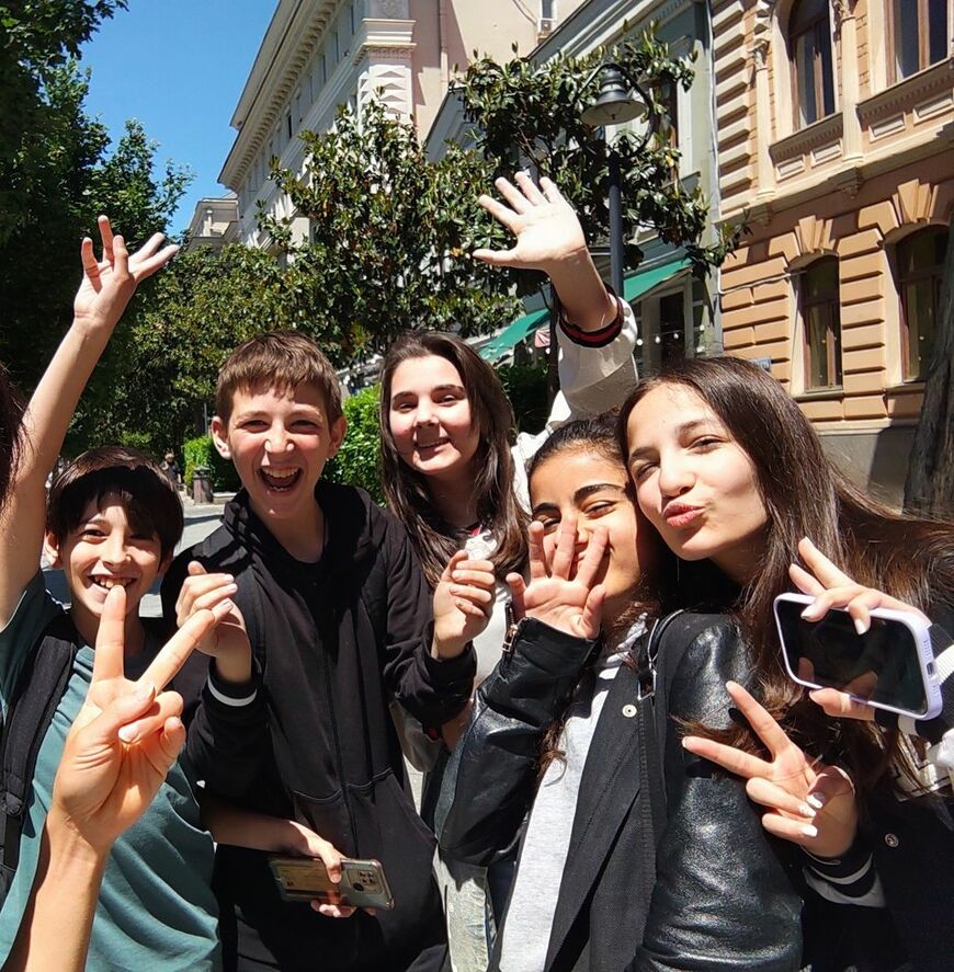 ジョージアの子供たち。本記事では、1泊2千円台「東ヨーロッパ貧乏旅」の正直な感想をお届け（筆者撮影）