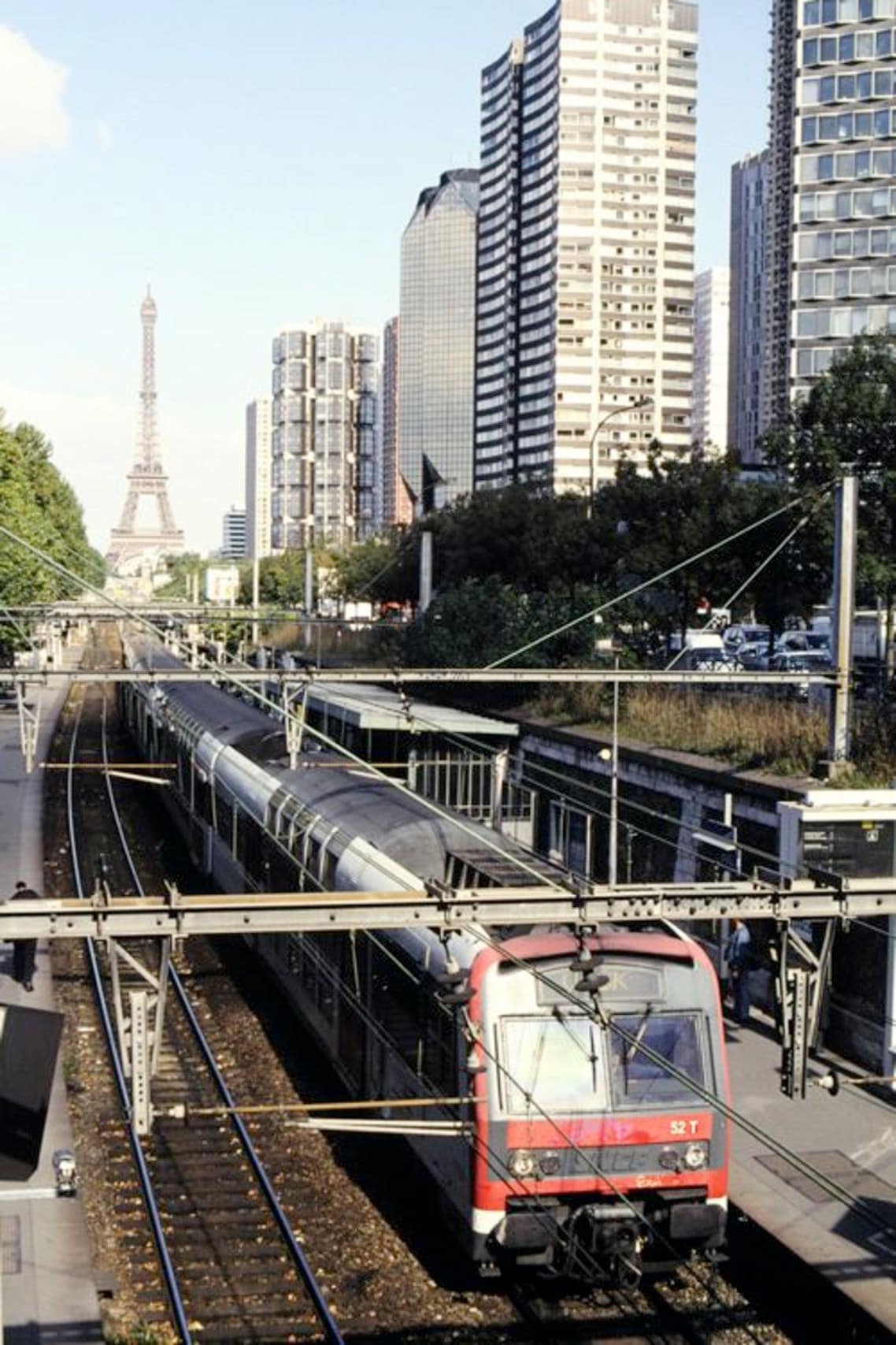 パリ近郊への2階建て通勤電車