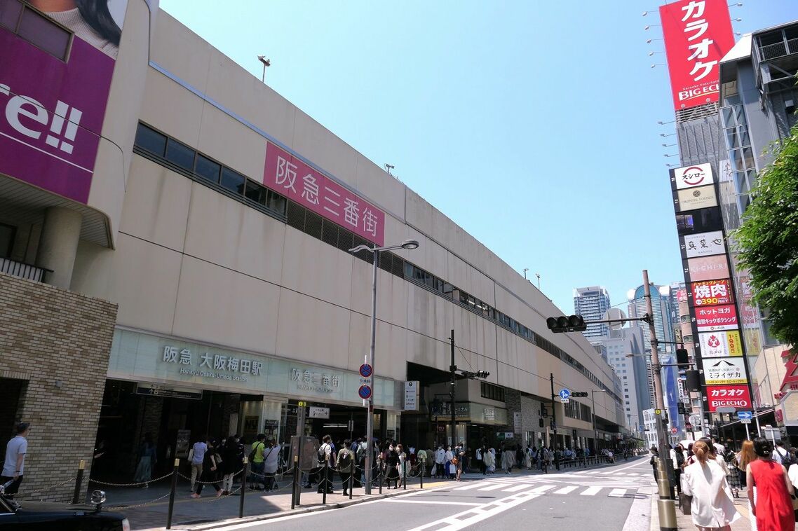 阪急大阪梅田駅と一体の阪急三番街