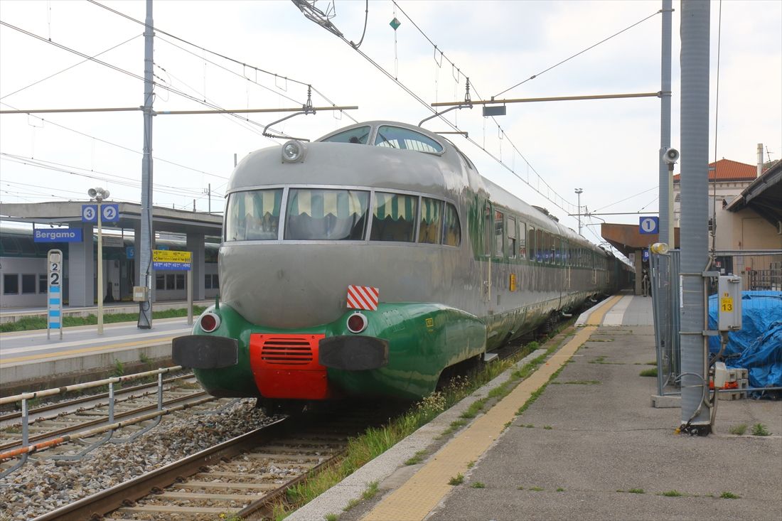 ベルガモ駅に停車するETR252型アルレッキーノ（撮影：橋爪智之）