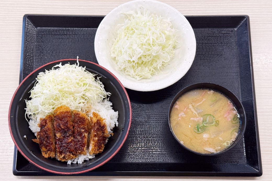 かつやの朝メニューミニソースカツ丼セット539円（筆者撮影）