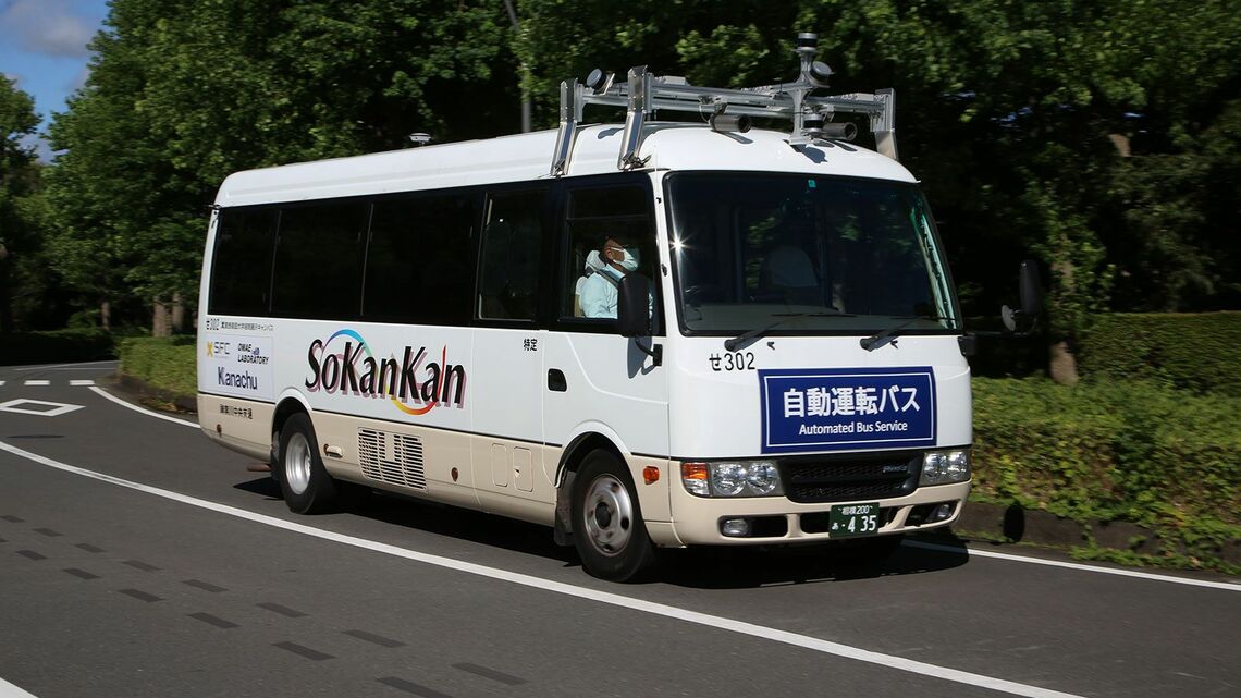 慶應義塾大学 湘南藤沢キャンパス内(神奈川県藤沢市)で運行している自動運転シャトルバス(筆者撮影)
