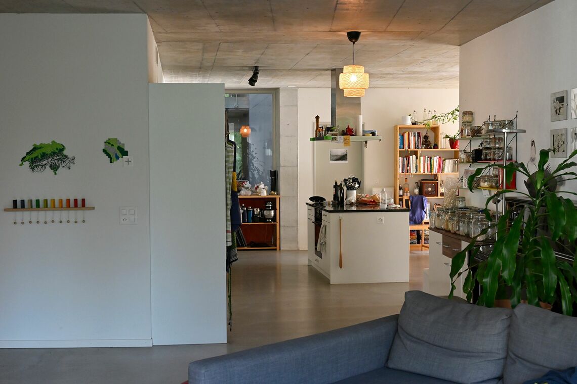 共用キッチンで用意された食事を共にすればコミュニティー形成も進むPhotographer: Lena Amuat for Bloomberg Businessweek