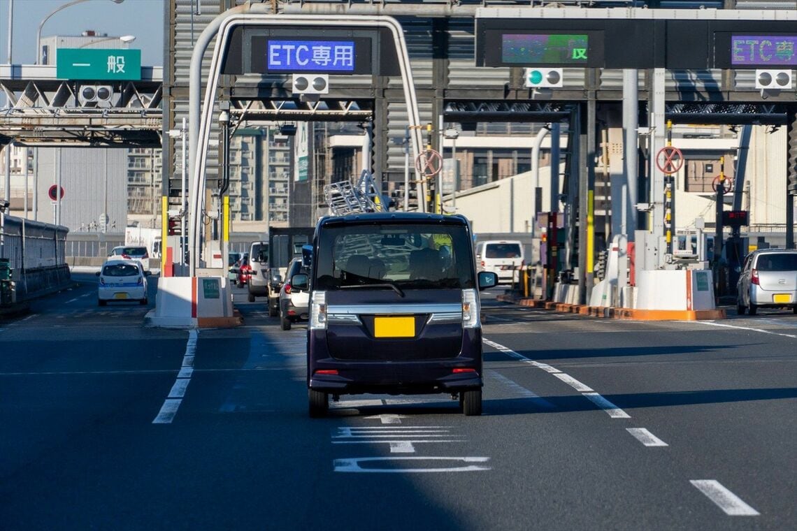 ゲートを通過できなければ大規模な渋滞が発生することは明白だ（写真はイメージ：adigosts / PIXTA）