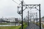 現在の阿左美駅ホームから旧阿左美駅方面を見る。