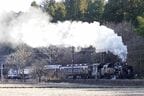 上今市駅付近を力走するSL列車