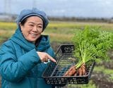 ニンジンを収穫する広野さん（本人提供）