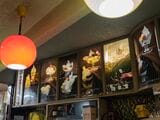 喫茶店の創業当時から変わらないメニューパネル。写真の質感が懐かしい（筆者撮影）